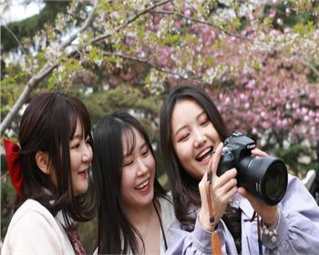 美顏相機(jī)這么強大究竟是怎么樣讓人像變美呢